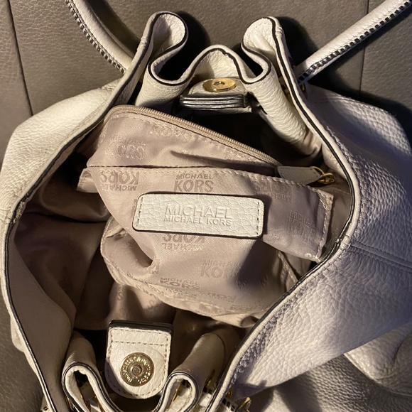 Beautiful creamy white Michael Kors purse with Michael Kors wallet - Picture 2 of 4